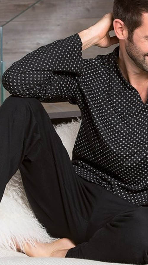 Fekete pöttyös férfi pizsama