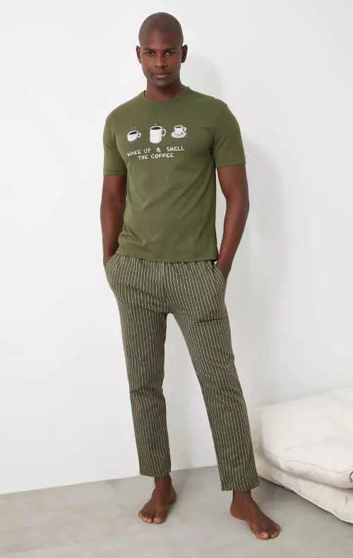 Férfi khaki pamut rövid ujjú pizsama modern dizájnban